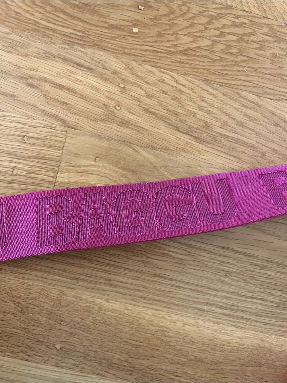 BNWT Baggu Med Crescent Bright Fuchsia - Picture 3 of 10